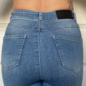 FitJeans Contour distressed skinny jeans